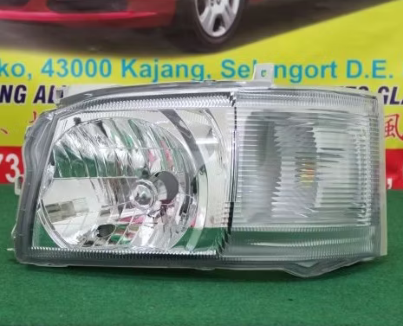TOYOTA HIACE 2005-2009 KDH200 HEAD LAMP LH/LAMPU BESAR KIRI